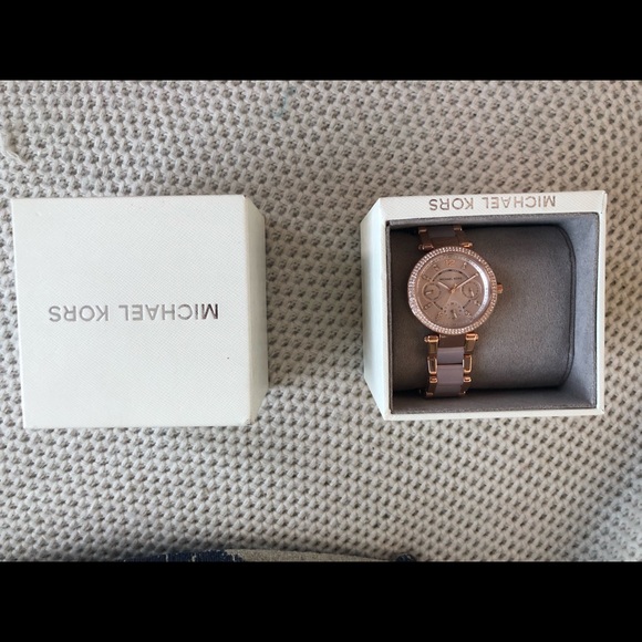 Brand new Michael Kors Rose Gold Watch! main image 4